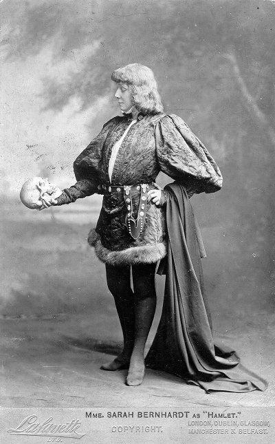 Sarah Bernhardt en Hamlet, 1899 (Lafayette Photo, London).