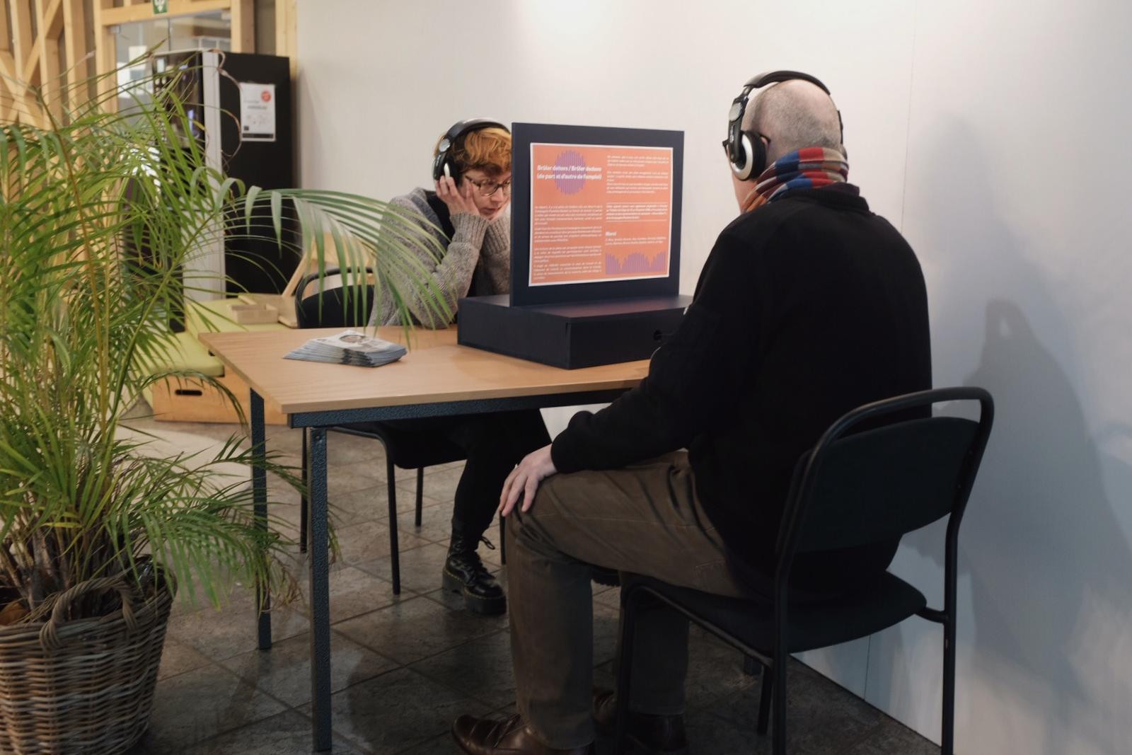 "Brûler dedans / Brûler dehors (de part et d'autre de l'emploi" et deux vaillants cobayes. PointCulture Liège, décembre 2018